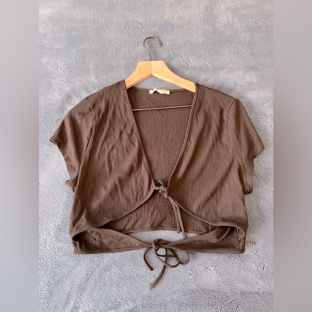 Front tie top